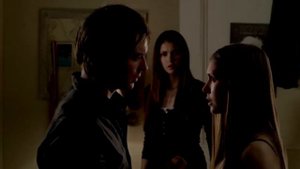 К Елене возвращаются воспоминания про Деймона ❤️