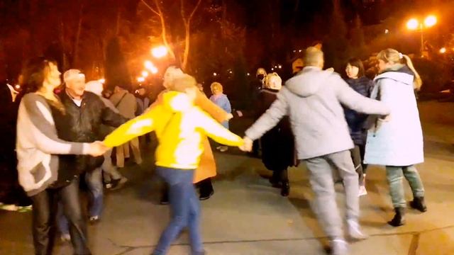 Заманила, соблазнила...??Счастливые минуты в парке Горького ??Харьков 2021 смотреть онлайн