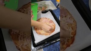 Быстрая пицца из готового коржа