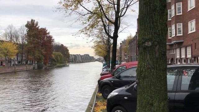 Амстердам  - город на воде.  Достопримечательность: Мост-развязка