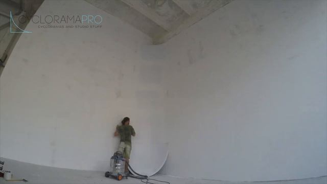 Монтаж угловой циклорамы