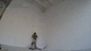 Монтаж угловой циклорамы