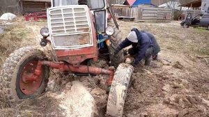 Вытаскиваем трактор из канавы. Способ 2