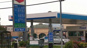 Цены на бензин в США установили новый исторический рекорд