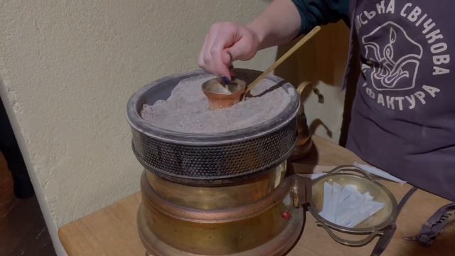 Бариста готовит кофе по-турецкому во львов, Украина | Turkish coffee cooked in the sand, Lviv UA смотреть онлайн