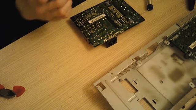 Решаю проблему моргания подсветки Samsung 932GW. смотреть онлайн