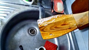 Варю льняное масло с пчелиным воском.