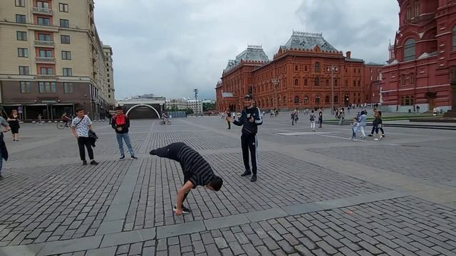 Лезгинка и Реп в Кремлье!!! Уходи от нас Корона! КРЕМЛДА ЛЕЗГИНКА ВА РЕП ТОМОША КИЛИНГ!!! 2 ЧАСТЬ смотреть онлайн