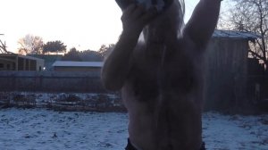 Круглый год из года в год поливаю себя и огород