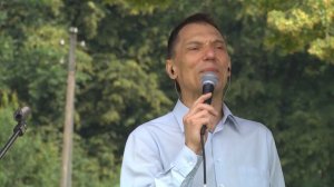 На далёком холме старый крест виден мне / Песня