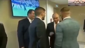 Pеакция охраны  когда Конор Макгрегор поставил руку на плечо Путина