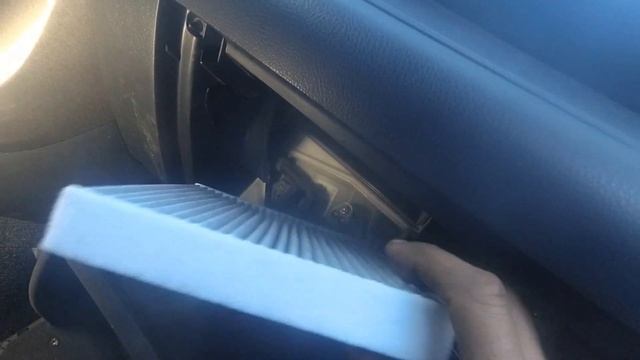 Toyota. RAV 4 (XA 30). Замена салонного фильтра. смотреть онлайн