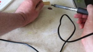 Реставрация кухонной столешницы от скола и царапин.