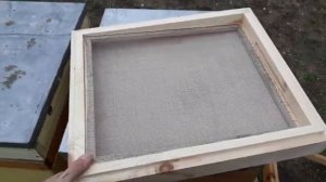 Сетчатое дно улья - помощь в борьбе с клещом на пасеке