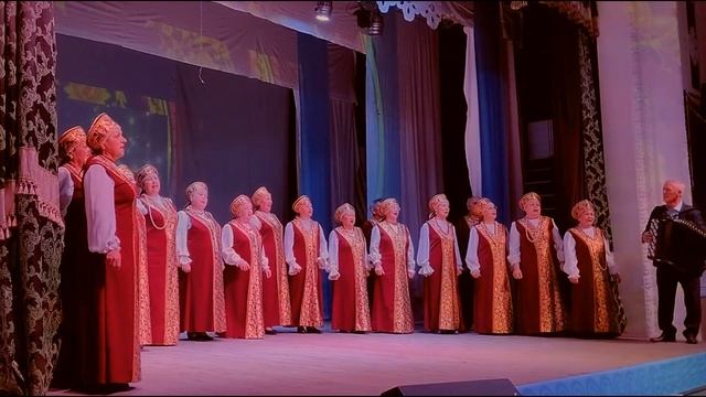 Из под камня реченька течет смотреть онлайн