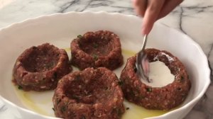 Мясные «гнёзда» с сыром и помидорами в духовке. Meat nests with cheese and tomatoes in the oven.