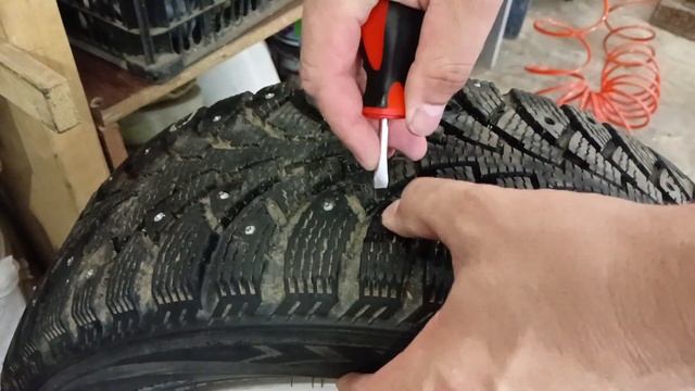 Самостоятельная дошиповка зимней резины без пневмоинструмента.