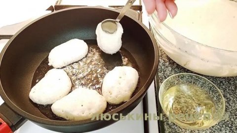 Постные ОЛАДЬИ на ВОДЕ без яиц и кефира / Пышные ОЛАДЬИ из НИЧЕГО / Вкусные оладушки НА ЗАВТРАК