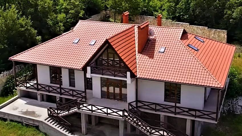 Загородный коттедж в стиле "Шале" в окрестностях Севастополя.