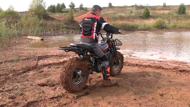 Мотоцикл Скаут-5 в глине (полный привод), сравнение со Скаутом-3Р-140 (обычный привод). смотреть онлайн