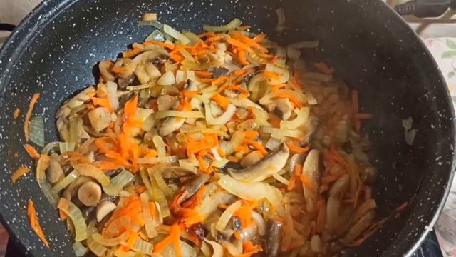 ПОТРЯСАЮЩЕЕ ЖАРКОЕ В ГОРШОЧКАХ - ОЧЕНЬ ВКУСНЫЙ РЕЦЕПТ смотреть онлайн