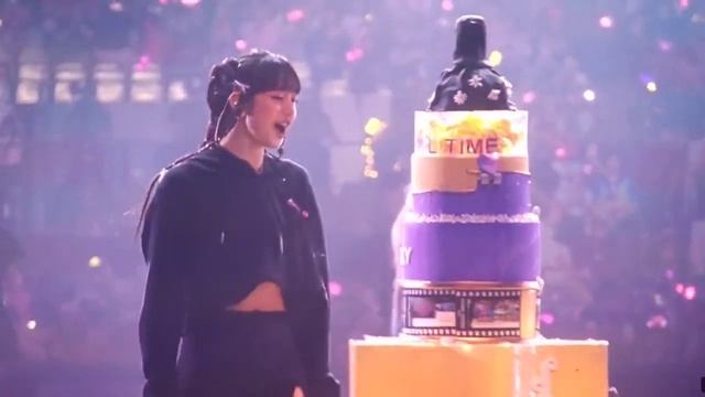 Black pink и Блинки празднуют день рождения Лисы на концерте ❤️? смотреть онлайн