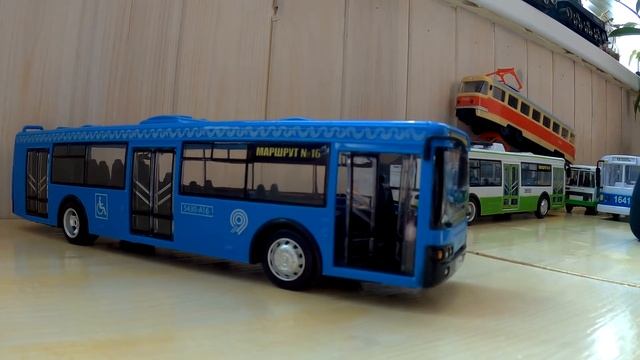 ЛиАЗ игрушка автобус синий 27 см смотреть онлайн