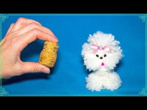 Плюшевую собачку из пробки и шерстяных ниток