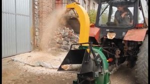 Дереводробилка тракторная с гидроподачей