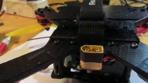 Укрепление разъема XT60 на квадрокоптере