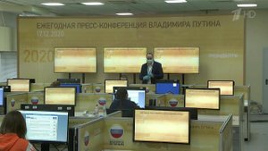В Центре обработки принимают вопросы в рамках подг...ки к большой пресс-конференции Владимира Путина