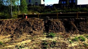 Фундамент на участке с перепадом высот. Как сэкономить на объеме бетона.