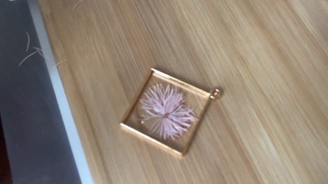 Кулончики из эпоксидной смолы | Результат в конце видео смотреть онлайн