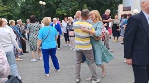 9.09.23г..."ЗОЛОТЫЕ ДОЖДИ"...  на танцполе в Гомельском парке...