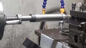 Вал в центрах на самодельном токарном станке. Наждак, часть 1.