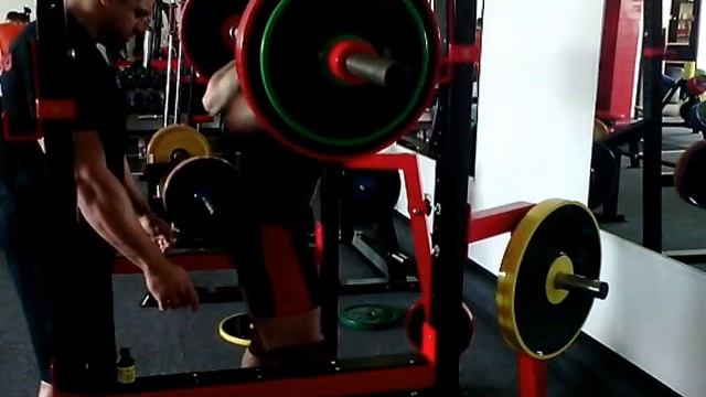 присед в бинтах 200кг/squat in bandages 200 kg смотреть онлайн