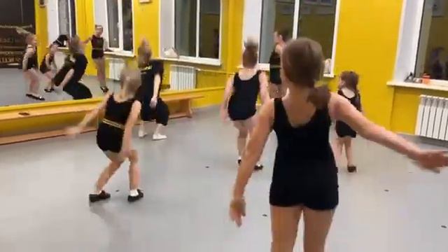 Танцы — это целое искусство, которое захватывает сердца детей со всего мира! смотреть онлайн