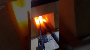 Нагрев металла пробный в горне.