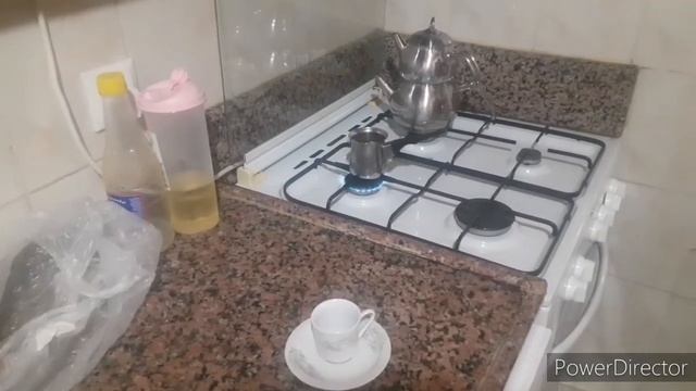 Турчанка готовит турецкий кофе/Кофе с пенкой/Кофе в турке/Самый простой способ/Турция/Стамбул/