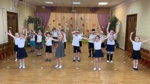 Простой и красивый танец с цветами  к 8 марта