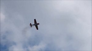 Meeting Aérien - EXTRA 330 RC VS REAL PLANE - Dinan 2015