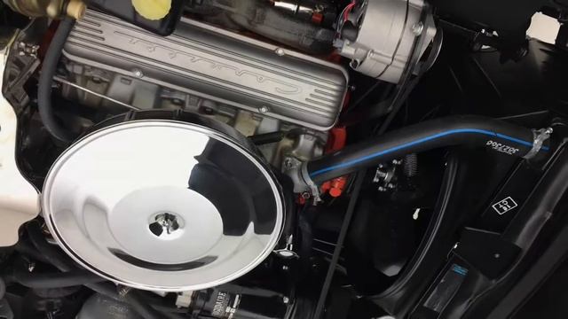 Engine start of a 1965 Chevrolet Corvette C2 смотреть онлайн