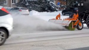 Передняя щетка поворотная ЩФ 2.5 на трактор с системой орошения