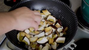 Картошка жареная с белыми грибами.