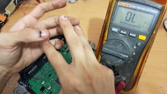 Computadora automotriz - Nissan Tiida como checar el driver de bobina sin simularlo. смотреть онлайн