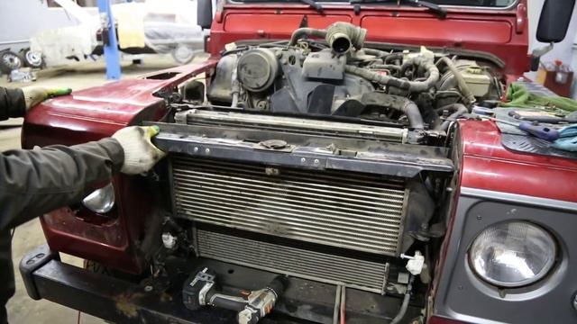 LR Defender V8: разборка, подготовка смотреть онлайн