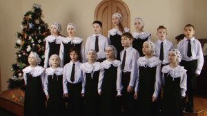 Колядка "Вселенная веселися" исполняют дети ср. и старшей гр..