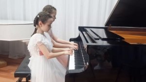 В.А.Моцарт.Сонатина Фа-мажор для фортепиано в 4 руки, I часть. Исп.: Сабина Каюмова, Алина Зиннуров