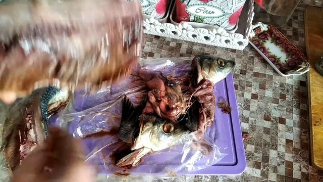 Как почистить селёдку быстро и без костей/Как разделать селёдку/Селёдку заправить маринованным луко