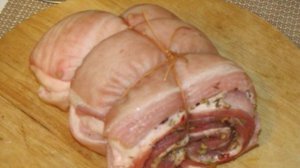 Рулет из свиной брюшины вареный